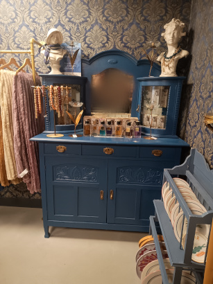 Blauwe kast (verkocht)