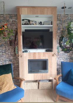 TV-kast met open haard